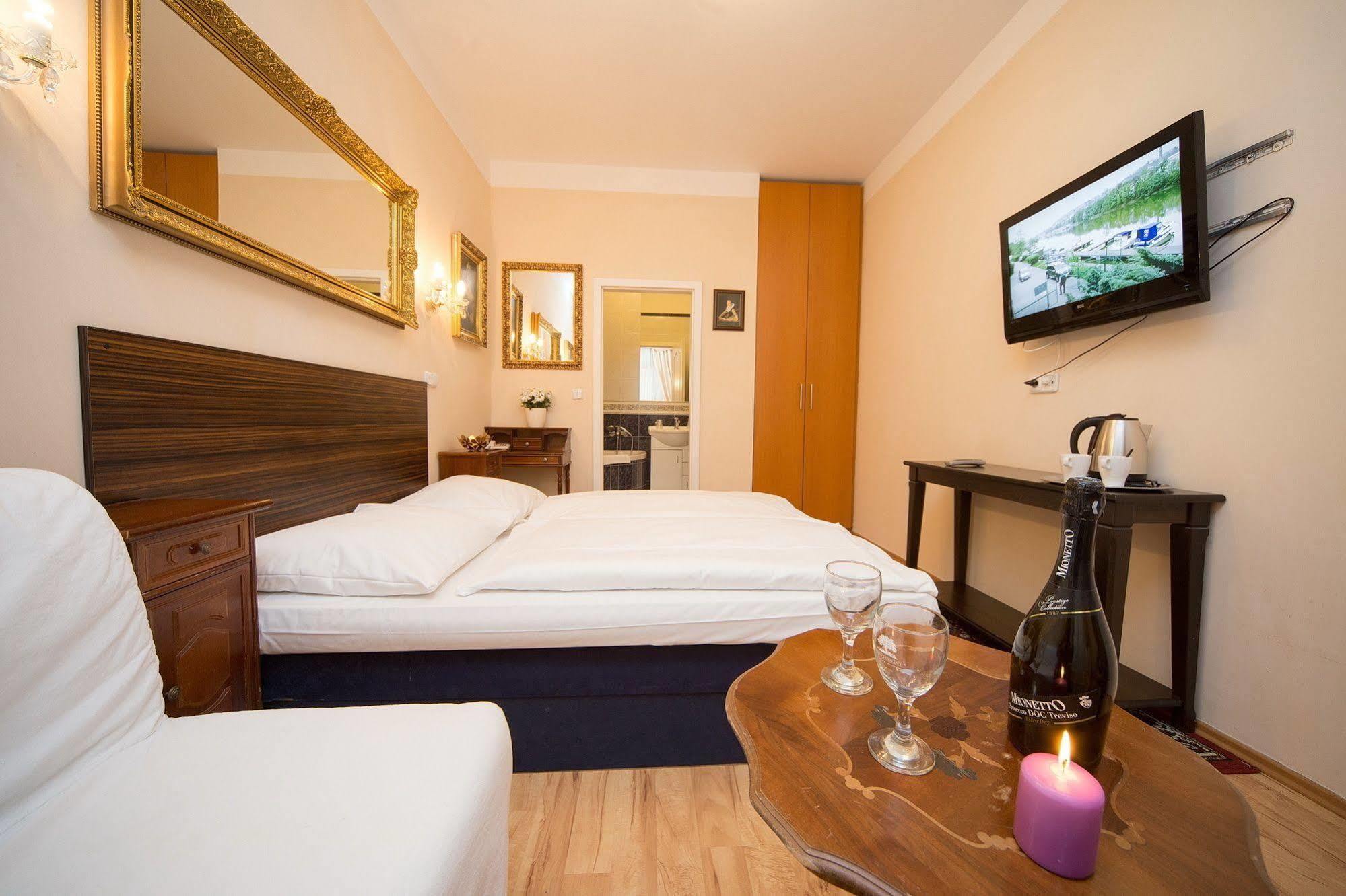 Hotel Donatello Πράγα Εξωτερικό φωτογραφία