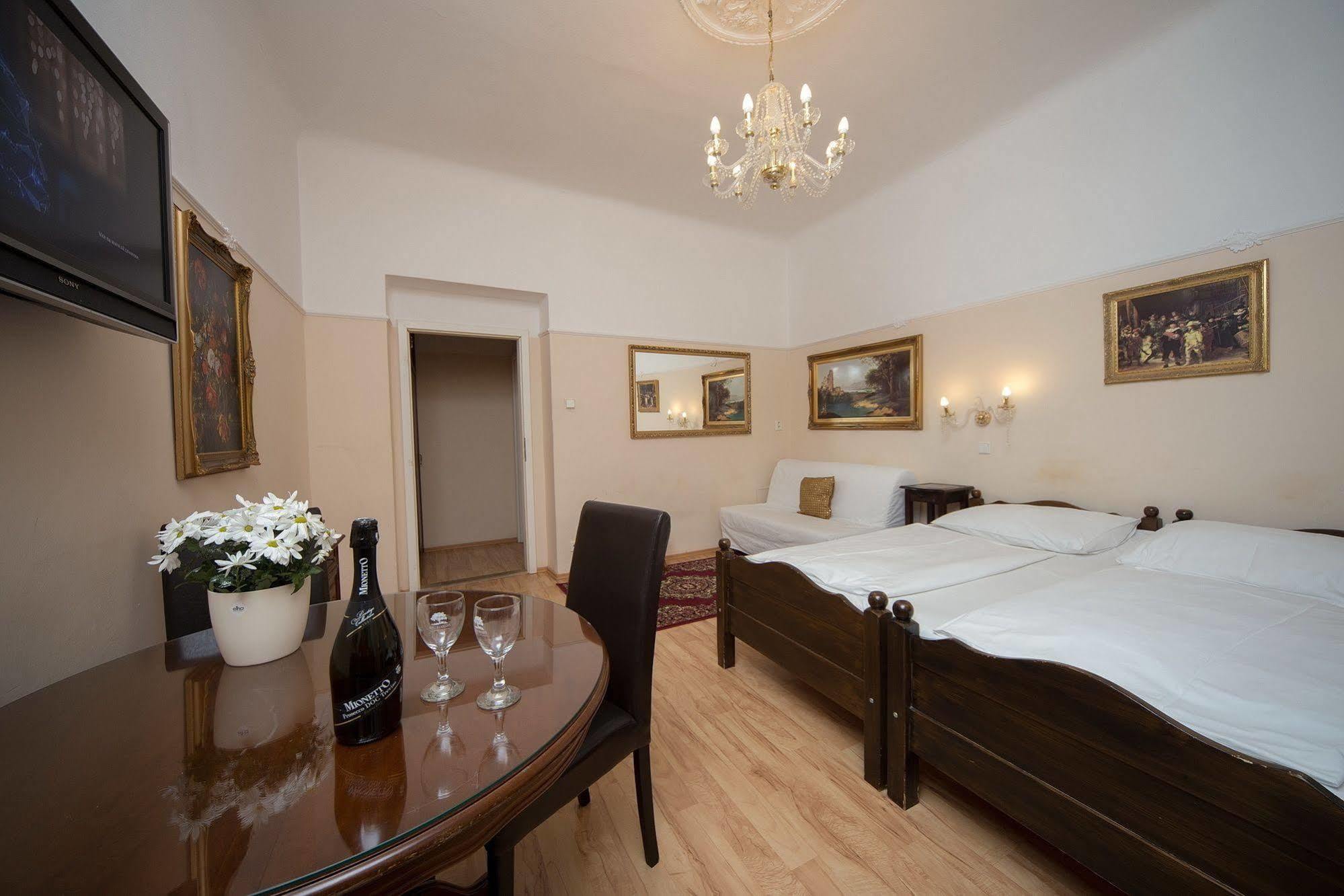 Hotel Donatello Πράγα Εξωτερικό φωτογραφία